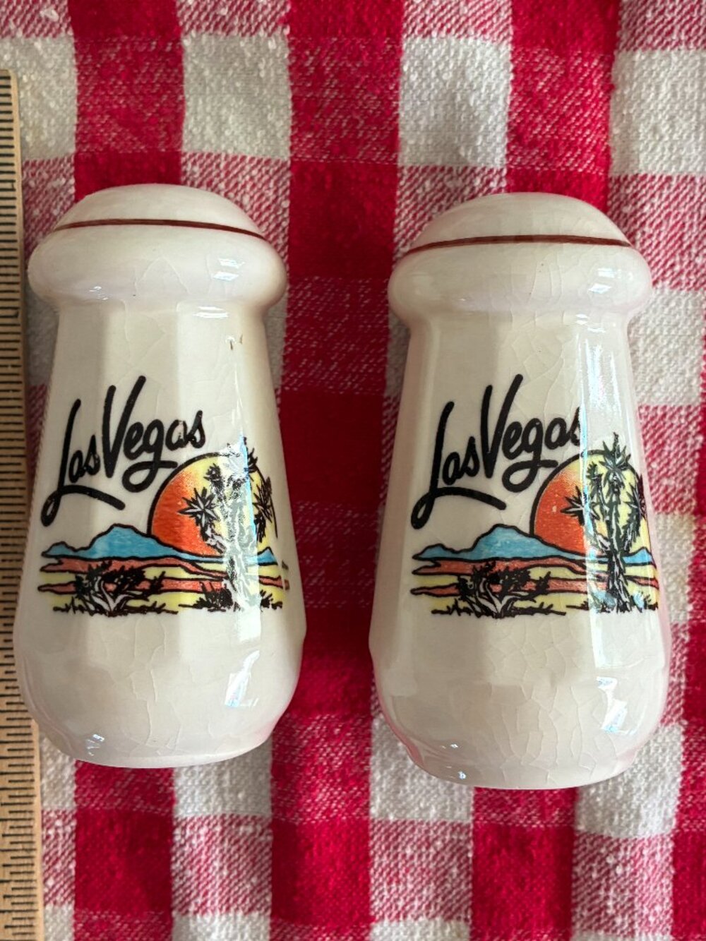 Vintage Las Vegas Souvenir Salt And Pepper Shakers Collectable Kitchen Décor
